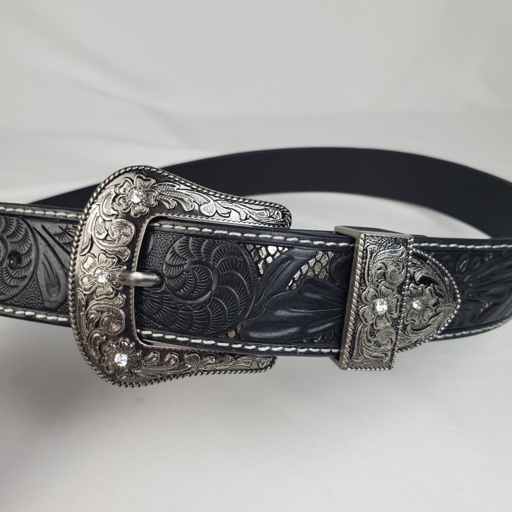 Shyanne Women's Tooled Floral Cut Out Metallic Underlay Western Belt Size M NWOT